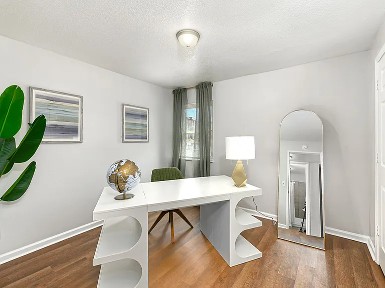 Legend Oaks Gated Community — Photo 14