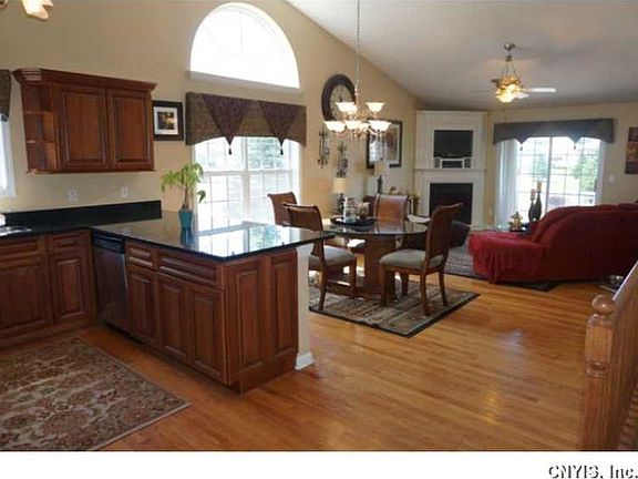 4th image of 5080 Betsy Ross Way