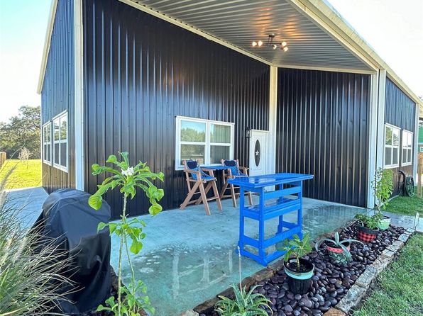 1318 Us Highway 90a, Sheridan, TX 77475