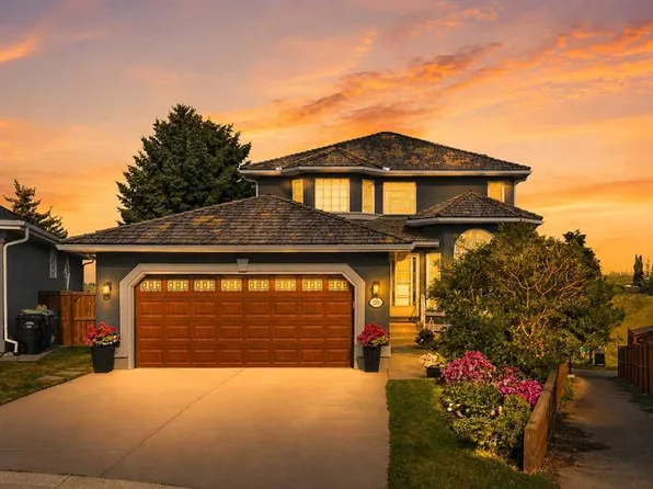 122 E Sceptre Close NW, Calgary, AB T3L 1Y2