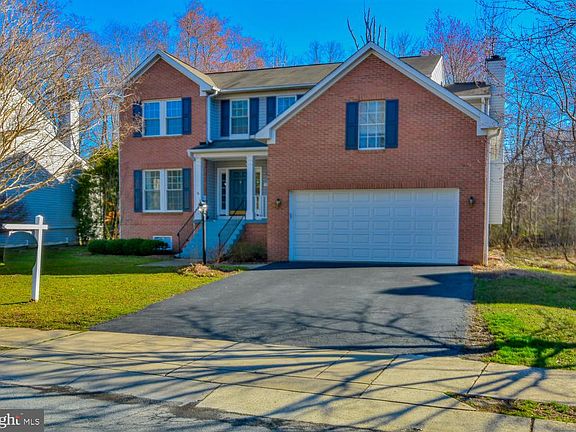 3rd image of 1821 Harewood Ln