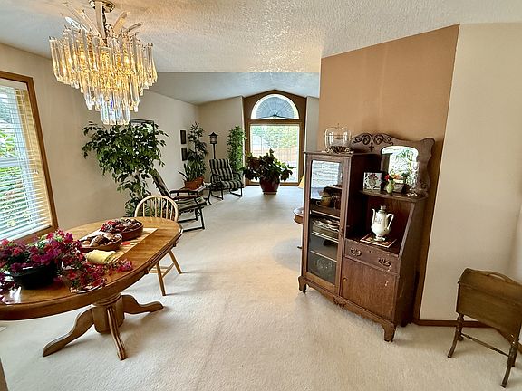 4th image of 10507 NE 33rd Ave