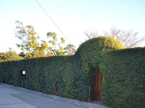 Front of property- apartment is in the back