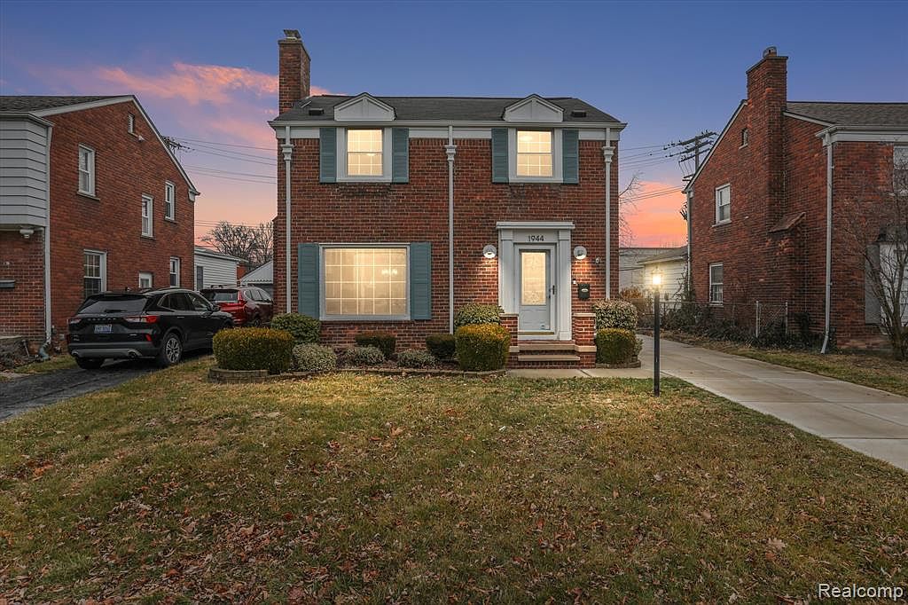 1944 Van Antwerp St, Grosse Pointe Woods, MI 48236 Zillow
