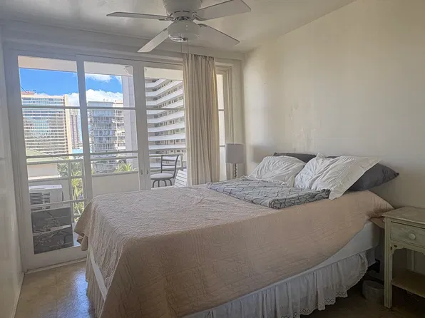 445 Kaiolu St APT 906, Honolulu, HI 96815