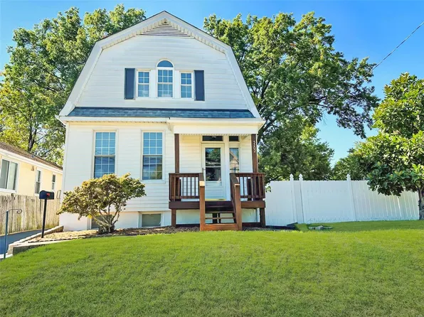 5202 Heege Rd, Saint Louis, MO 63123