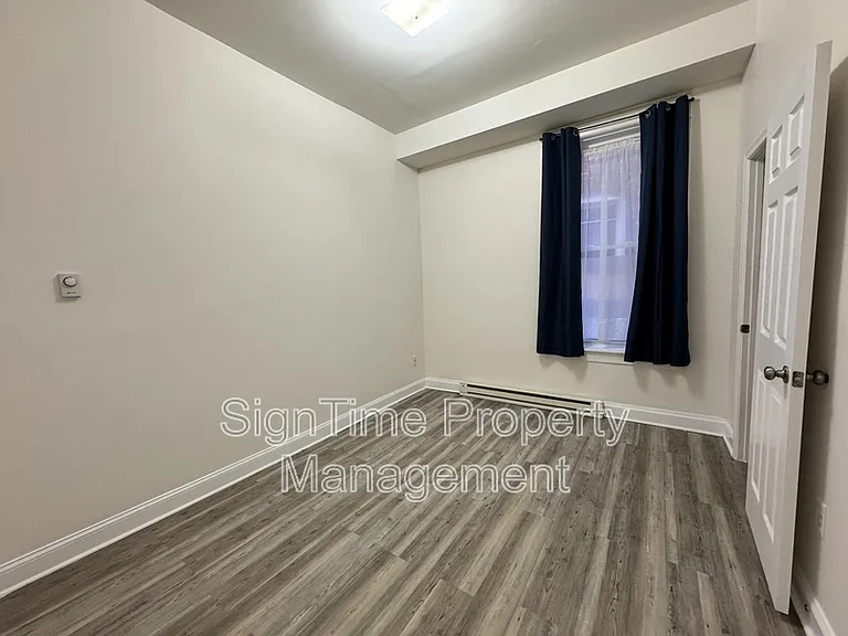 103 E Washington St #1E — Photo 4