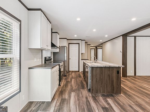 5th image of 1052 Austin Pl SE