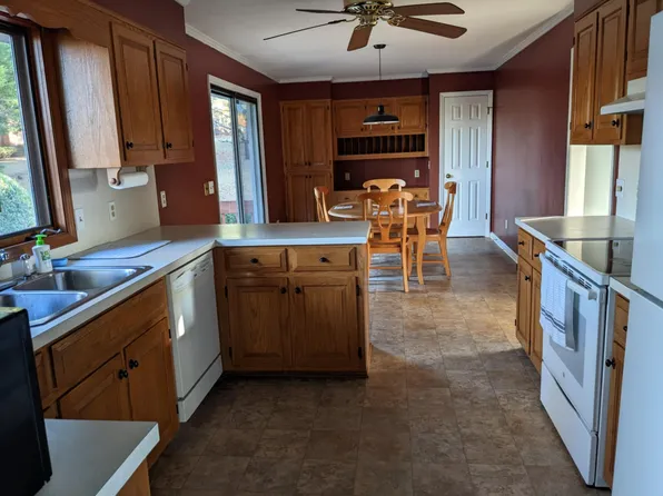 6413 Martin Cir, Sanford, NC 27332