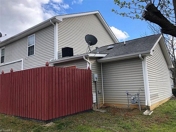 2nd image of 8 Portside Ct