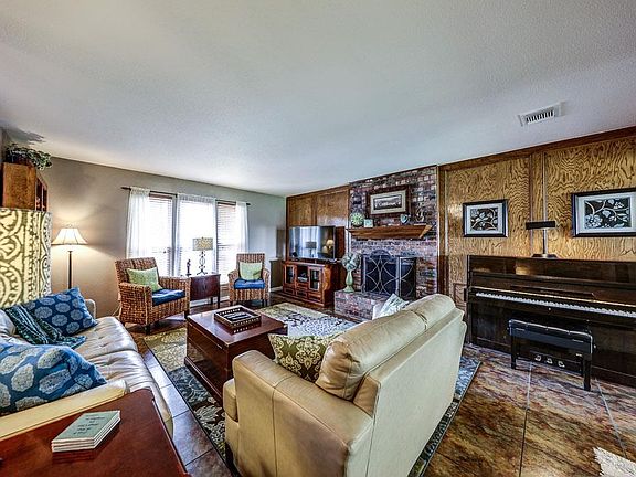 5th image of 2313 Parkview Dr