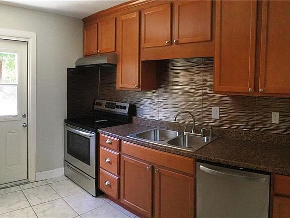 3rd image of 2650 Teal Ave