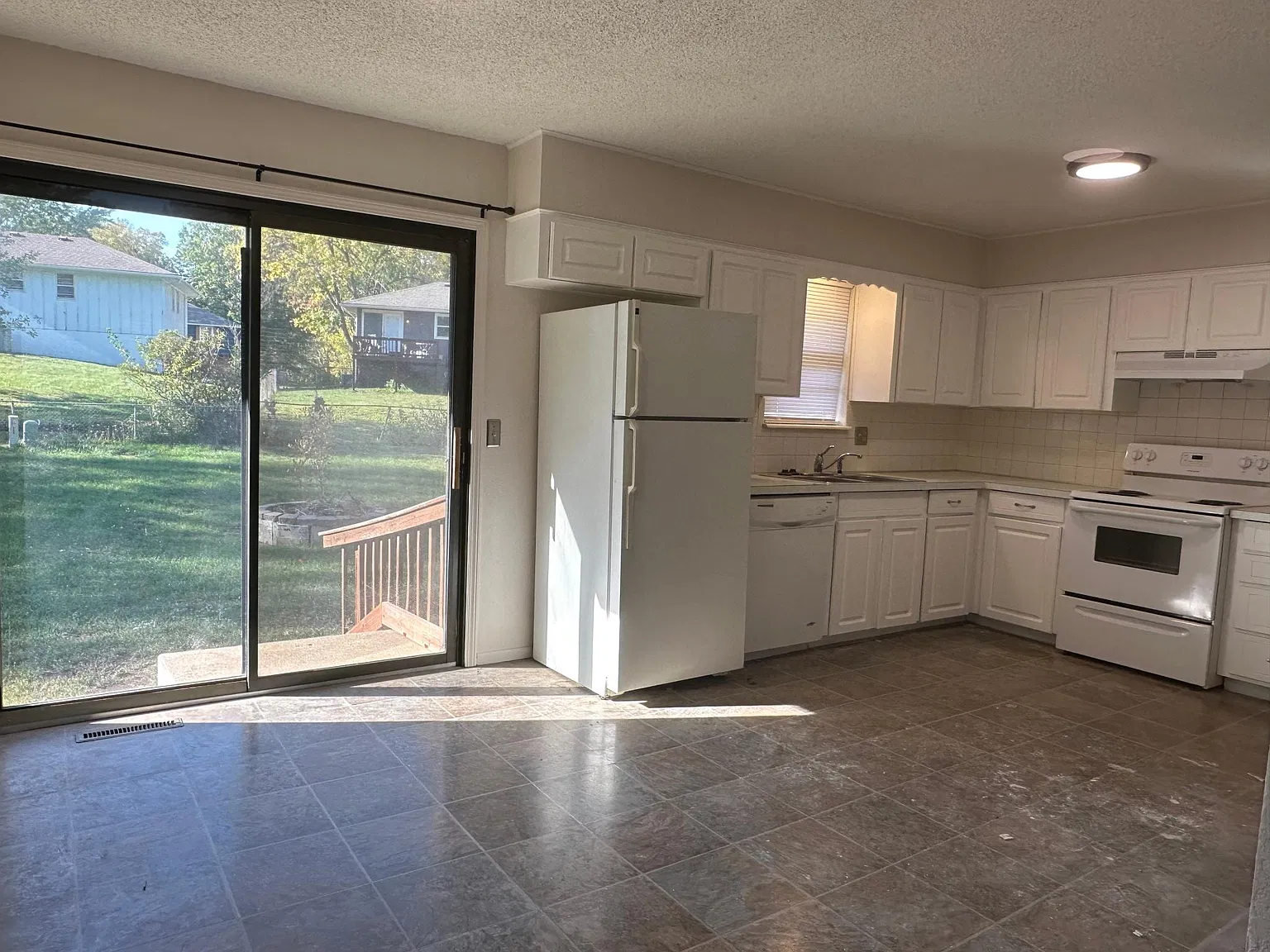 2213 SW Keystone Dr — Photo 3