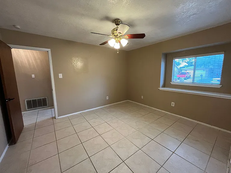 2118 Meadowgrove Dr — Photo 12