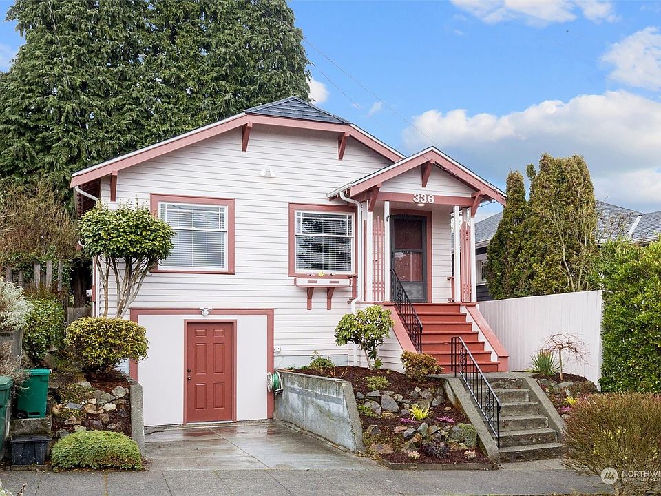 Living in the pink of perfection, just steps away from the beauty of Green Lake!>
