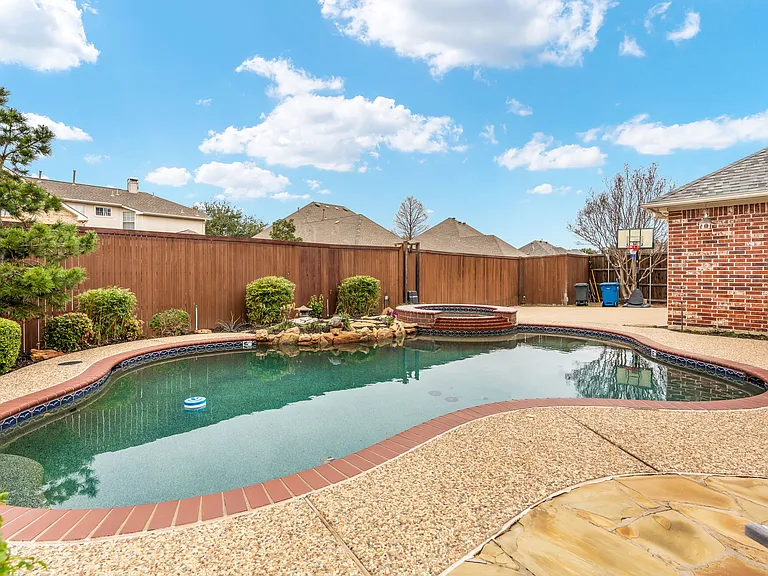 433 Martel Ln — Photo 38