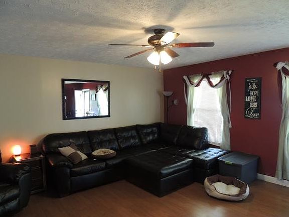 5th image of 464 Austin Cir