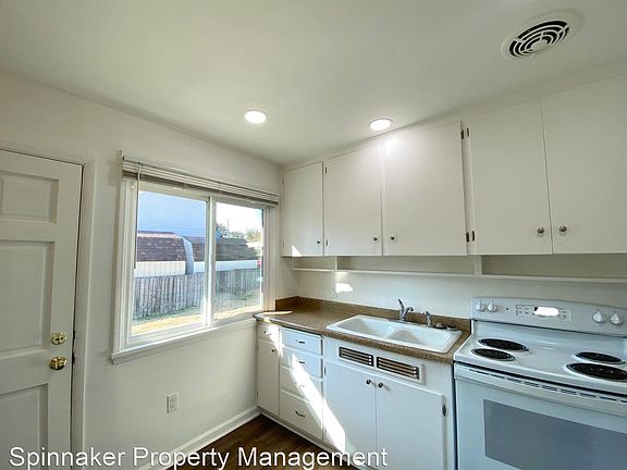 4th image of 3504 E B St