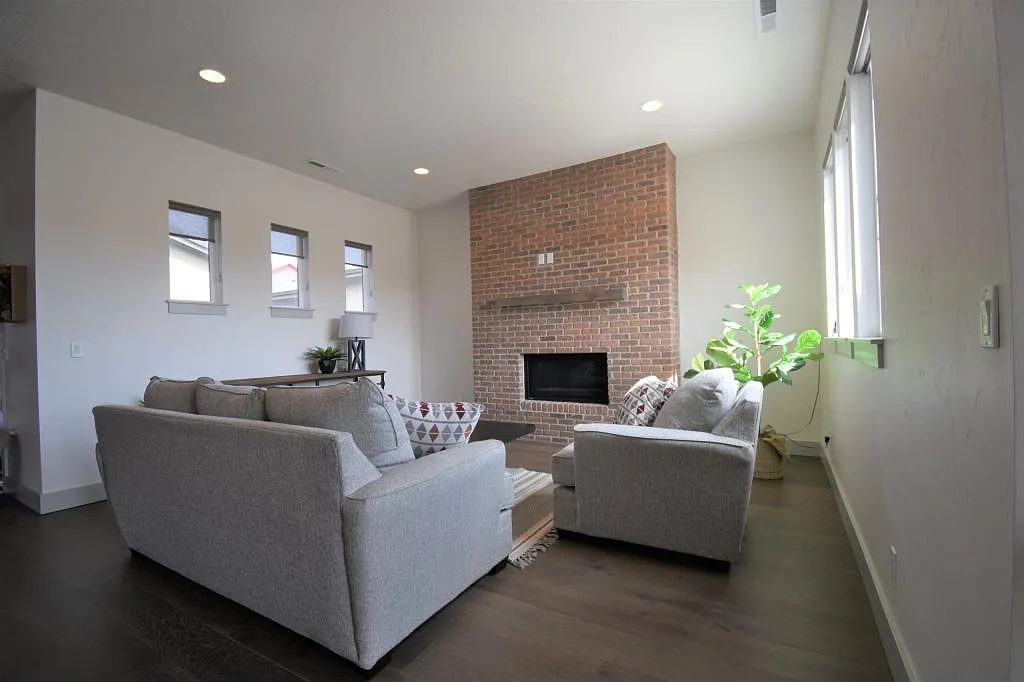 3 bed, 2507 sqft, $3,600 — Photo 4