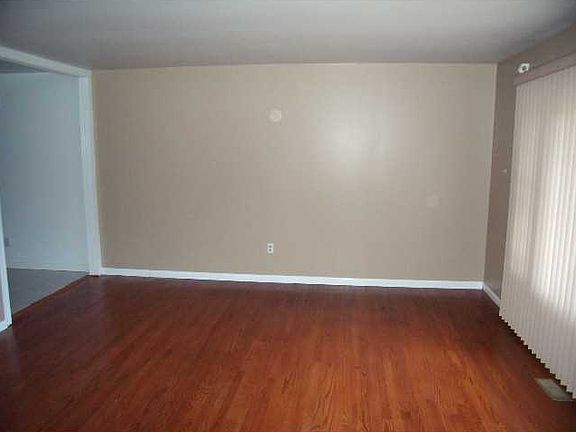 3rd image of 2831 Anita Dr