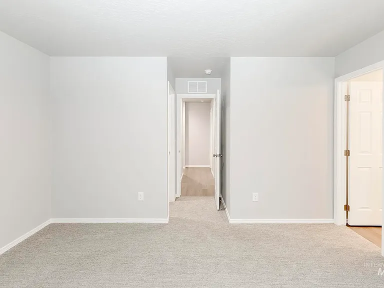 785 SW Alpha St — Photo 8