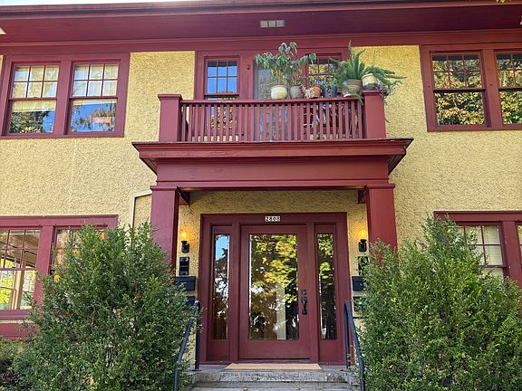 2nd image of 2808 N Willamette Blvd #2