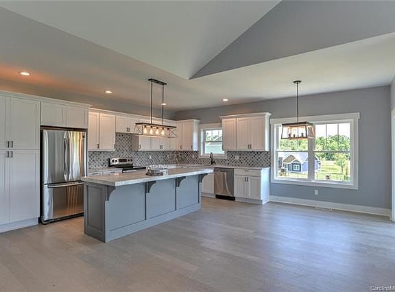 5th image of 28 Foundry Ln #39