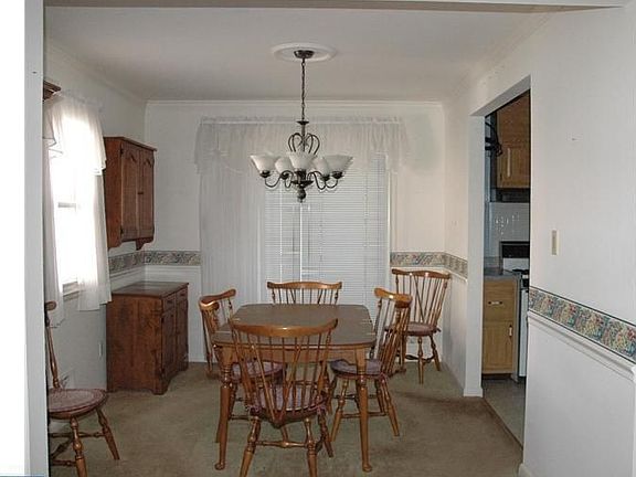 4th image of 702 N Augustine St