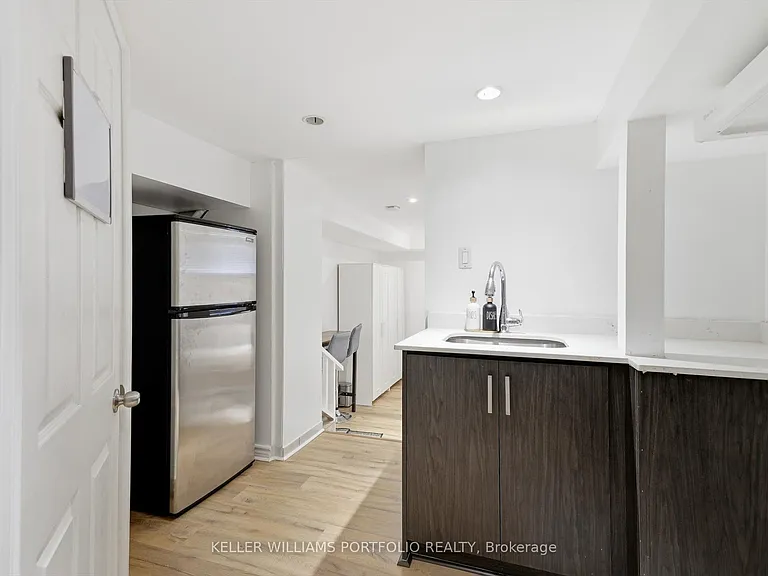 222 Hillsdale Ave E — Photo 38