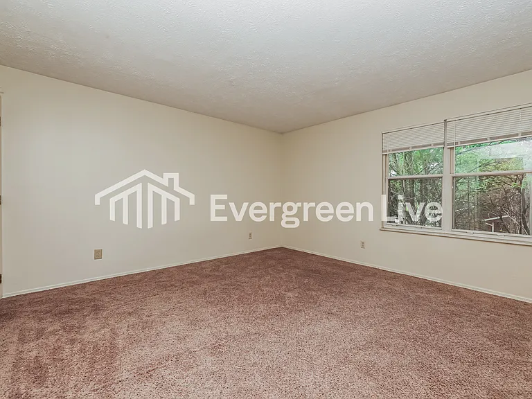 2464 Cross Village Dr — Photo 7