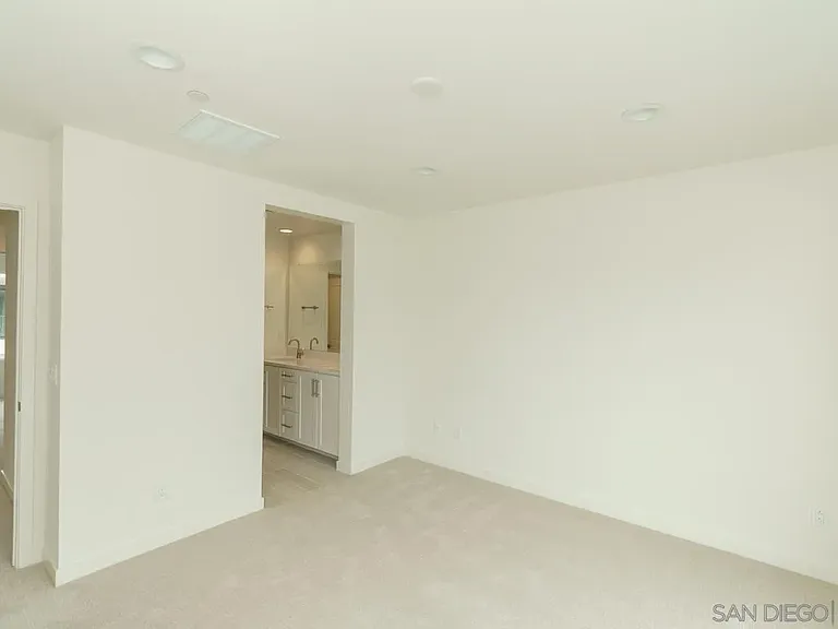 2564 Delphinium Ln — Photo 2
