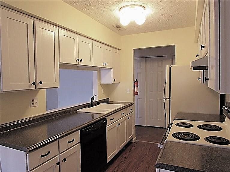 2nd image of 808 Buckingham Ct
