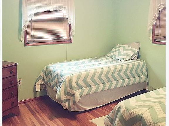 3rd image of 12 Terri Ave