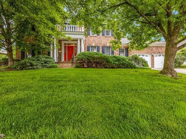 12815 Westledge Ln, Saint Louis, MO 63131