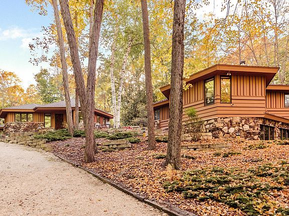 2nd image of 2775 E Moraine DRIVE