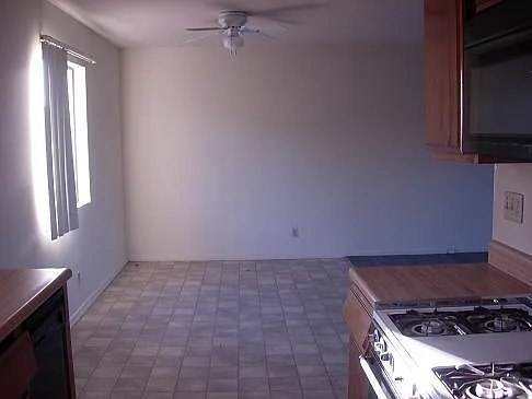 13935 Kornblum Ave — Photo 6
