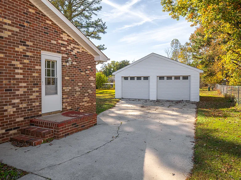 3908 Pfost Ave — Photo 39