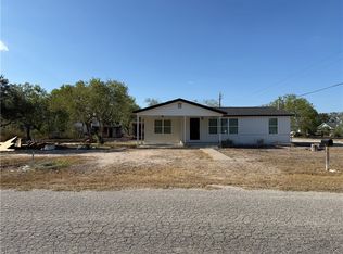 400 Austin St, George West, TX 78022
