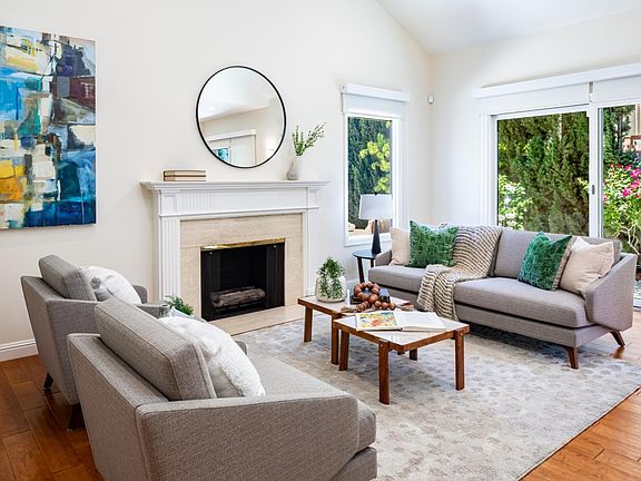 3rd image of 10 Versailles St