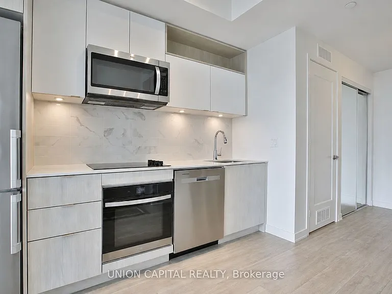 70 Princess St #1806E — Photo 4