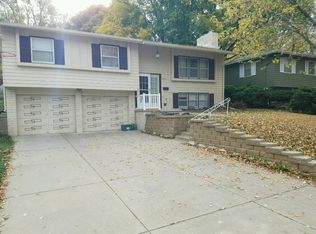 8705 Lakeview Dr, Omaha, NE 68127