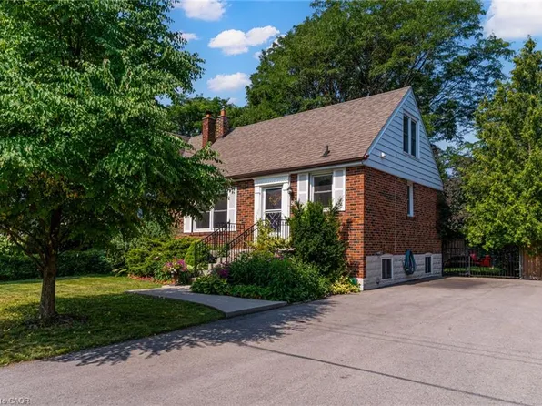 90 Arcade Cres, Hamilton, ON L9C 3J2