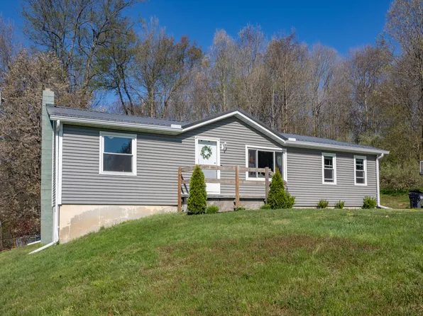 43600 48th St, Lawrence, MI 49064