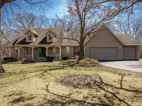 261 W Redtail Ln, Oregon, IL 61061