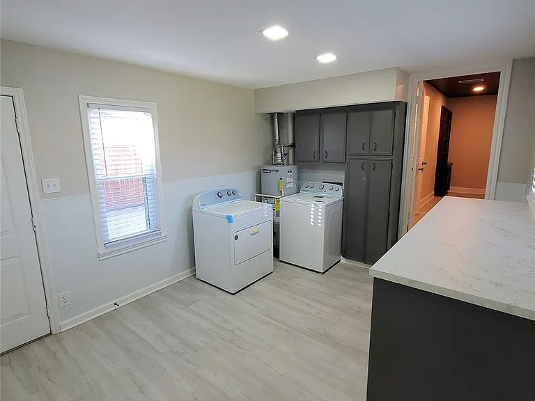 628 King St — Photo 13