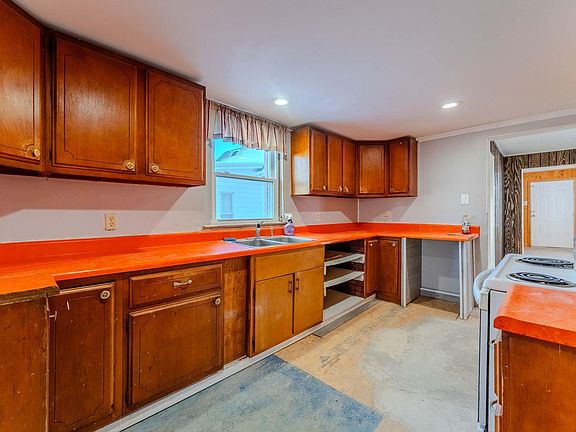 5th image of 1330 Middle St