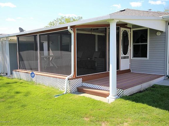4th image of 200 Harrington Dr N