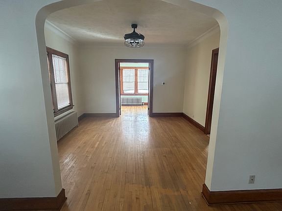 3rd image of 811 John St