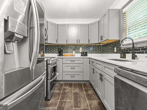 5th image of 545 Elmwood Rd NW