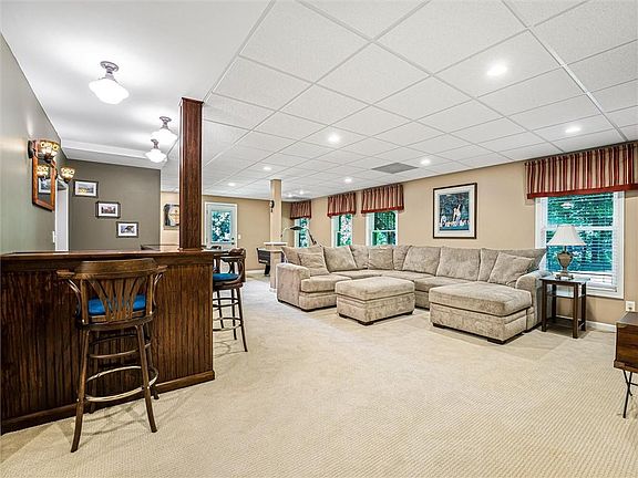 4th image of 8970 Riverwood Ln
